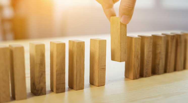 secteur porteur 2021 - dans quel secteur investir en 2021 - illustration cubes de bois